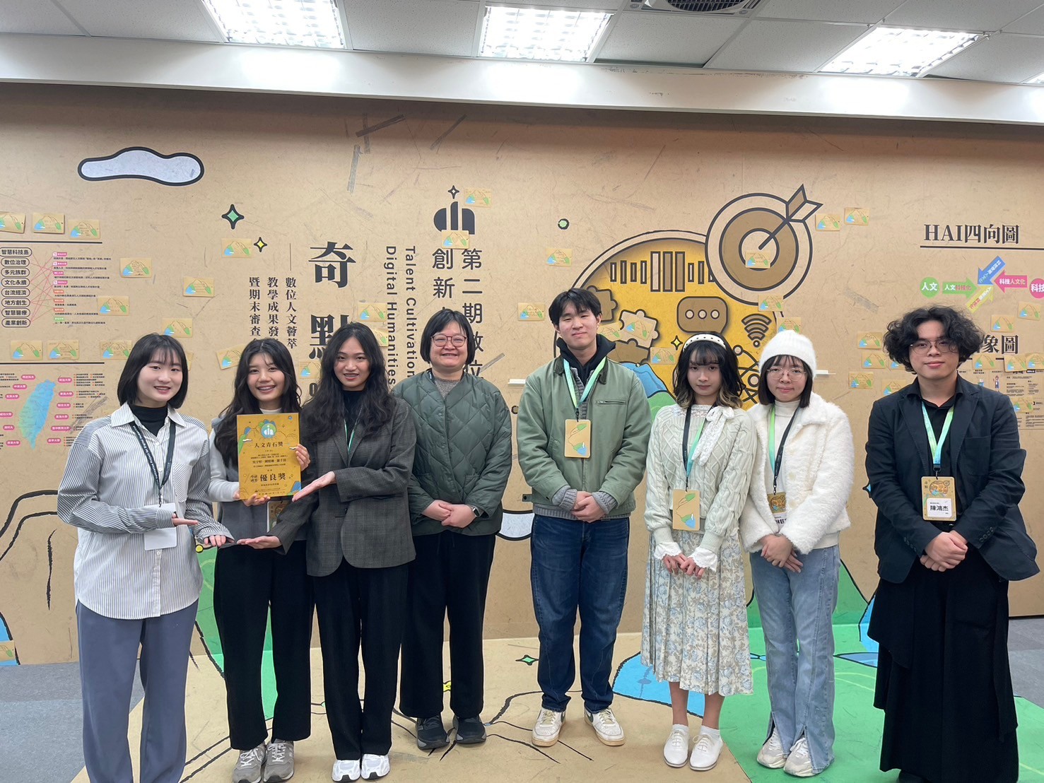 Project Director CHENG Yu-Chung (fourth from left) leads NCCU students at the 2024 <Singularity> Final Performance Review.